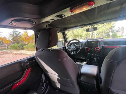 Used 2013 Jeep Wrangler Unlimited Sahara w/ Connectivity Group image 11