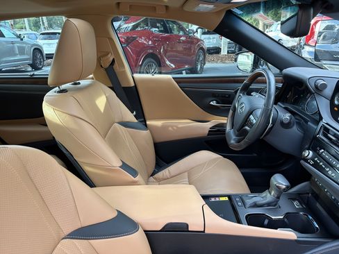 Certified 2024 Lexus ES 300h Ultra Luxury w/ Accessory Package (Z2) FWD image 40
