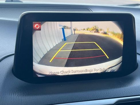 Used 2017 MAZDA MAZDA3 Touring FWD image 16