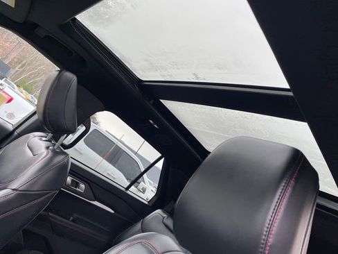 Used 2025 Ford Explorer ST-Line w/ ST-Line Street Pack image 41