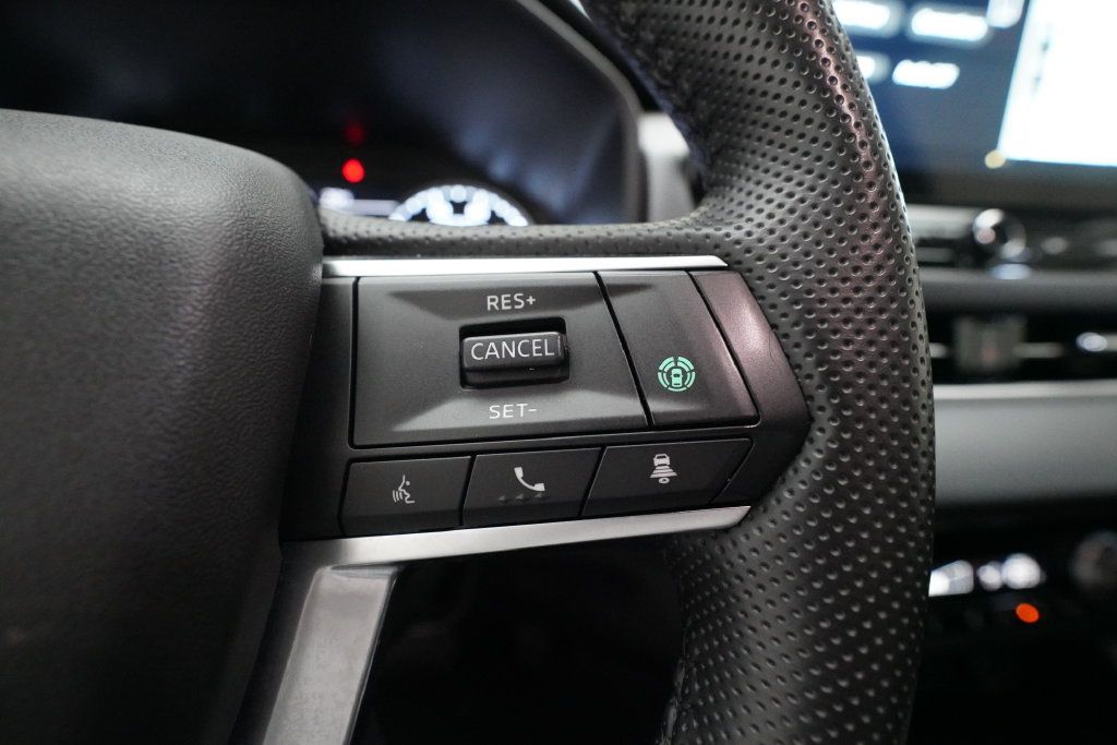 Used 2025 Mitsubishi Outlander AWD image 19