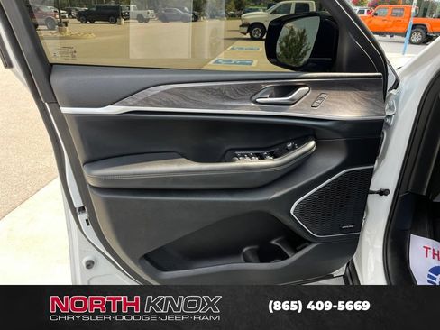 Used 2022 Jeep Grand Cherokee L Limited AWD/4WD image 6