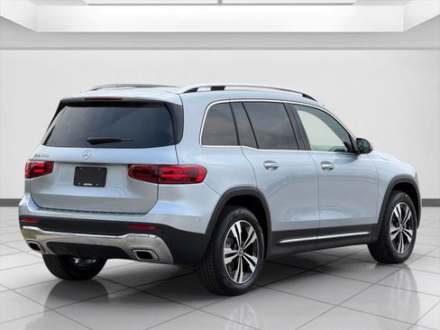 Used 2026 Mercedes-Benz GLB 250 image 3