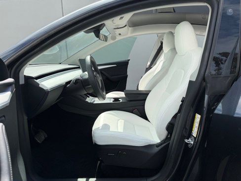Used 2024 Tesla Model Y 2WD image 11