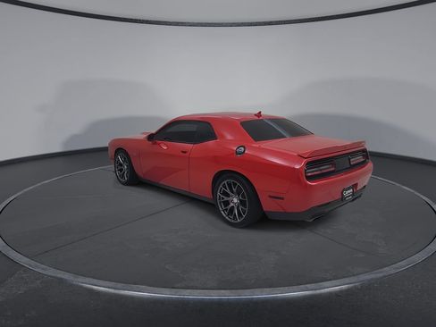 Used 2015 Dodge Challenger SRT RWD image 12
