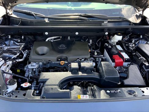 Used 2024 Toyota RAV4 LE FWD image 31