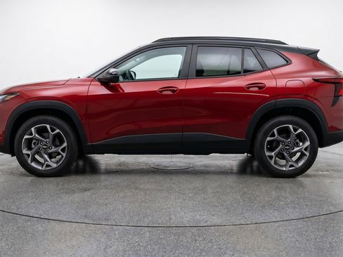 Used 2025 Chevrolet Trax LT w/ LT Convenience Package FWD image 5