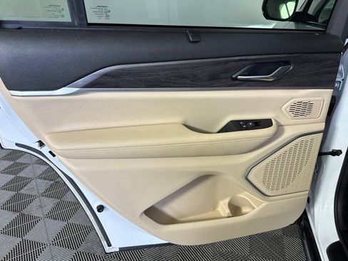 Certified 2025 Jeep Grand Cherokee L Limited w/ Luxury Tech Group II AWD/4WD image 39