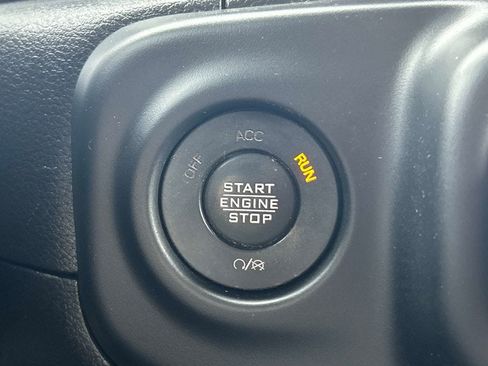 Certified 2020 Jeep Wrangler Unlimited Sahara w/ Dual Top Group AWD/4WD image 25