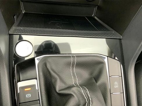 Used 2024 Volkswagen Taos SE image 32