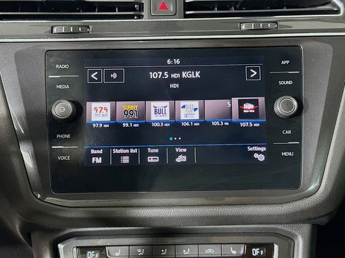 Used 2018 Volkswagen Tiguan SE w/ Panoramic Sunroof Package image 21