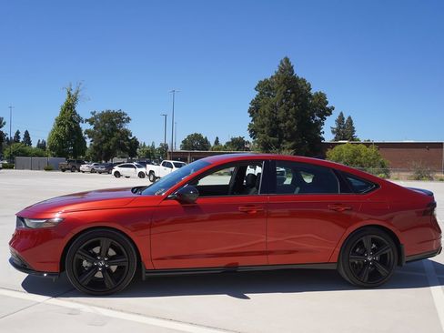 Used 2025 Honda Accord Sport image 3