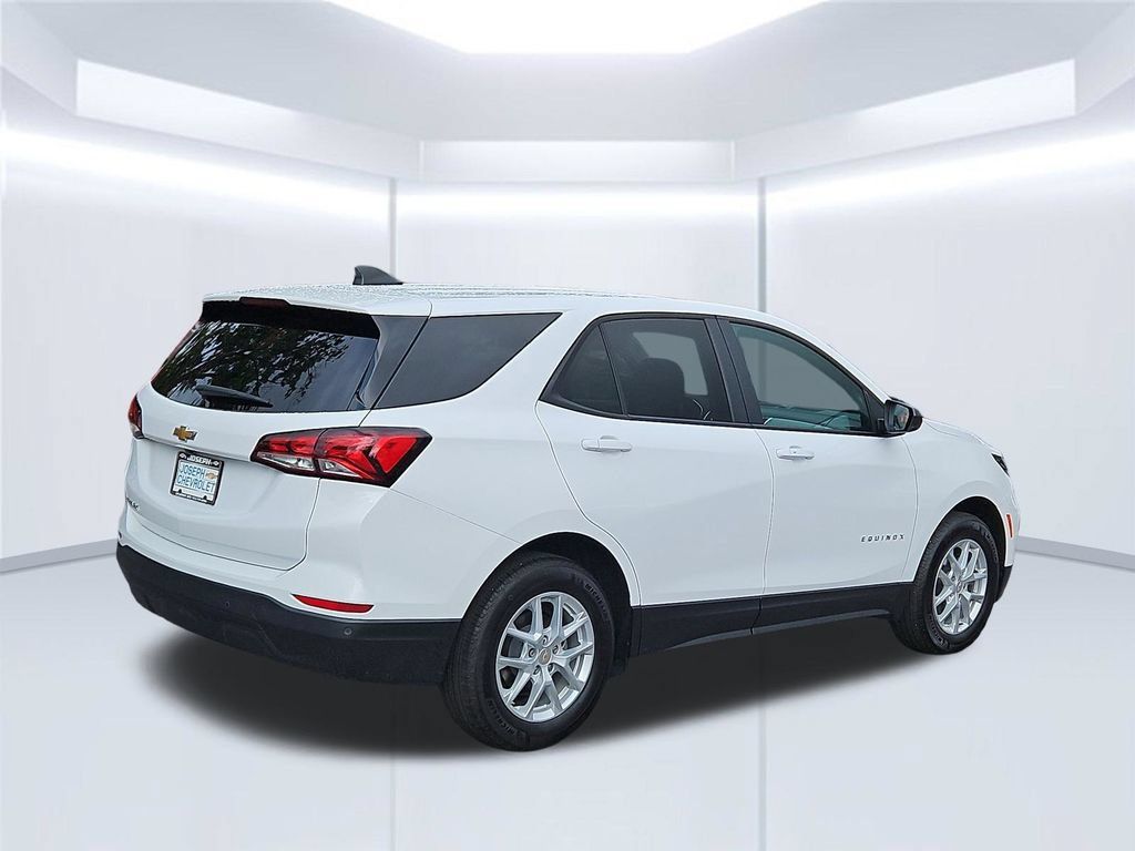 Used 2024 Chevrolet Equinox LS w/ LS Convenience Package FWD image 5