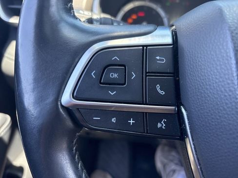 Used 2021 Toyota Highlander XLE AWD/4WD image 22