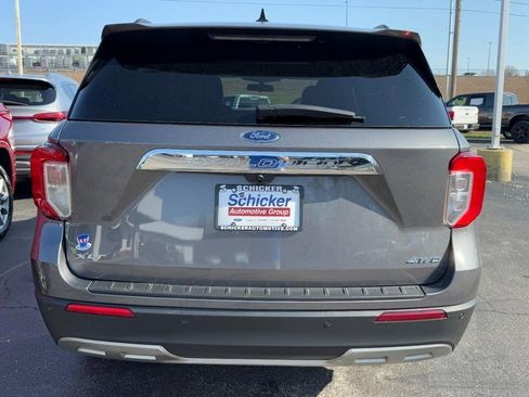 Used 2022 Ford Explorer XLT w/ Equipment Group 202A AWD/4WD image 5