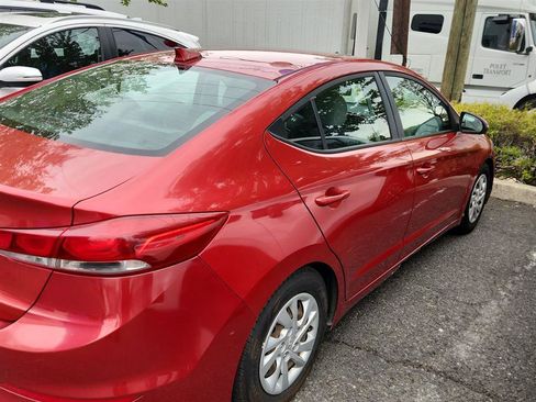 Used 2017 Hyundai Elantra SE FWD image 4