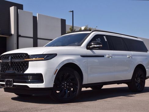 New 2025 Lincoln Navigator L Reserve w/ Jet Appearance Package AWD/4WD image 8