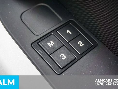 Used 2023 Land Rover Defender 130 SE image 59