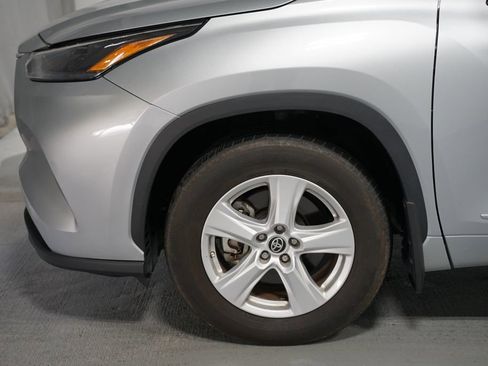 Used 2023 Toyota Highlander L image 5