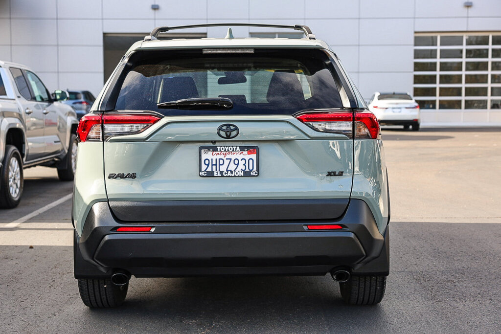 Used 2023 Toyota RAV4 XLE Premium FWD image 22