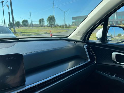 Used 2024 Kia Sorento S image 37