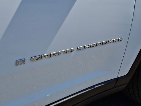 Used 2021 Jeep Grand Cherokee L Limited AWD/4WD image 31