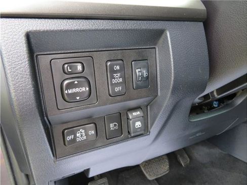 Used 2019 Toyota Tundra SR5 w/ SR5 Upgrade Package image 11