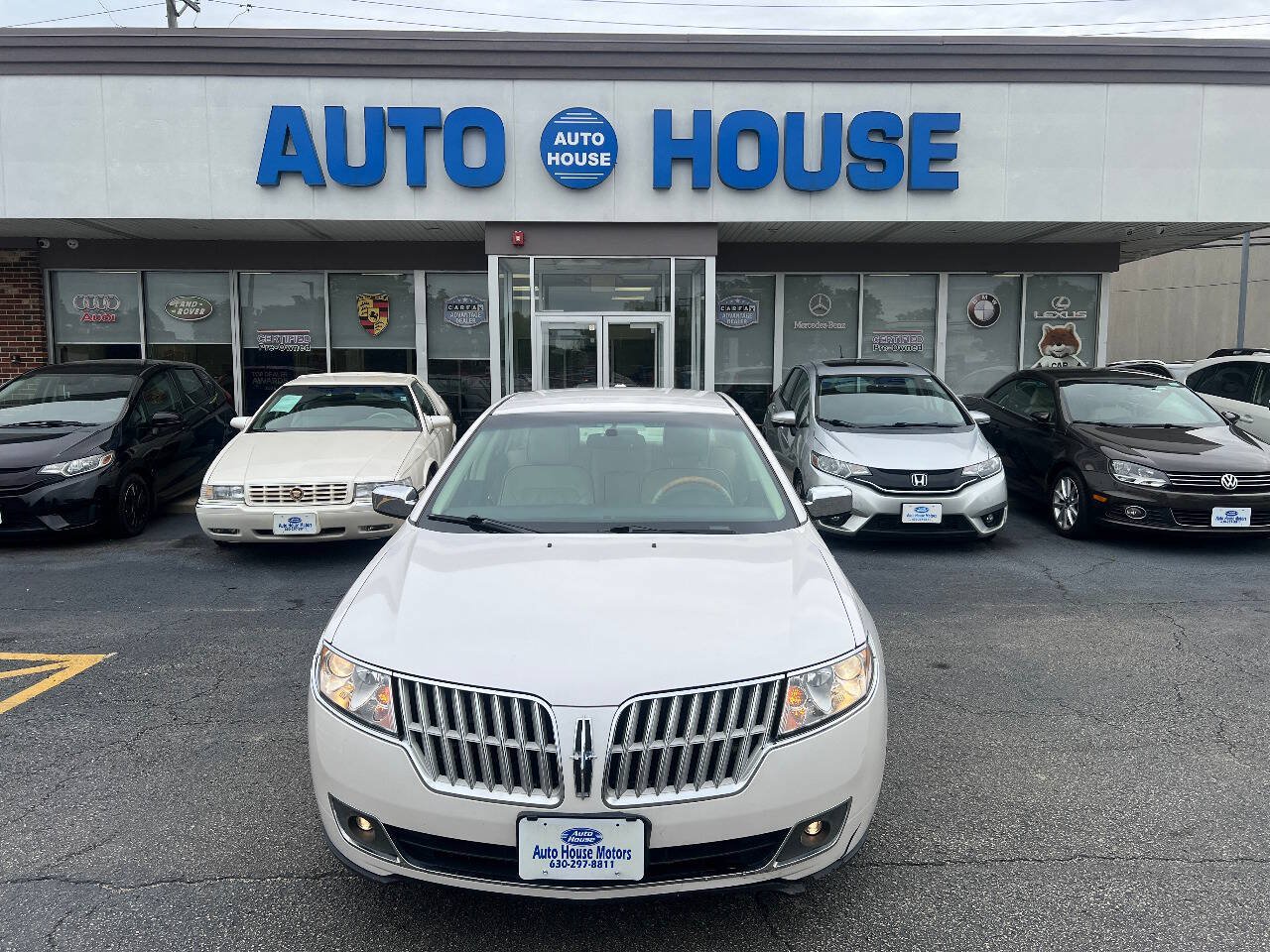 Used 2010 Lincoln MKZ FWD image 2
