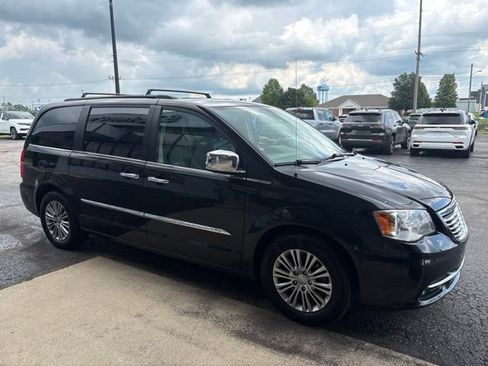 Used 2015 Chrysler Town & Country Touring-L w/ Driver Convenience Group FWD image 9