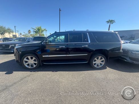 Used 2019 Cadillac Escalade ESV Luxury AWD/4WD image 6