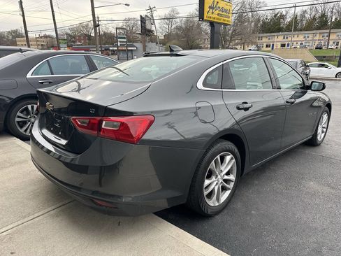 Used 2017 Chevrolet Malibu LT image 19