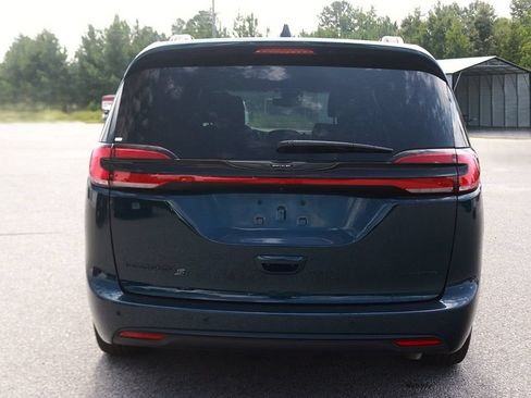 Used 2025 Chrysler Pacifica Limited FWD image 6