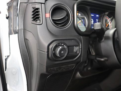 Used 2026 Jeep Wrangler Unlimited Rubicon AWD/4WD image 13