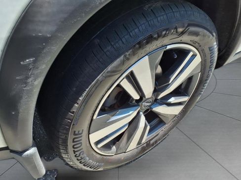 Used 2023 Nissan Rogue SL w/ SL Premium Package image 6