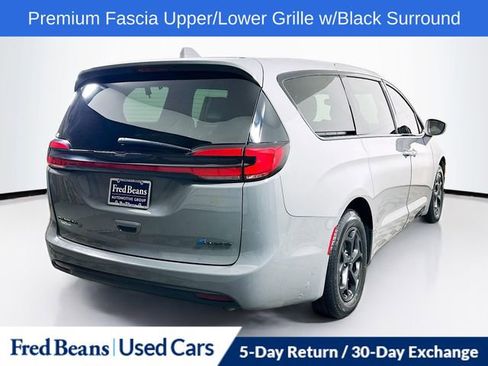 Used 2022 Chrysler Pacifica Touring-L w/ S Appearance Package image 8