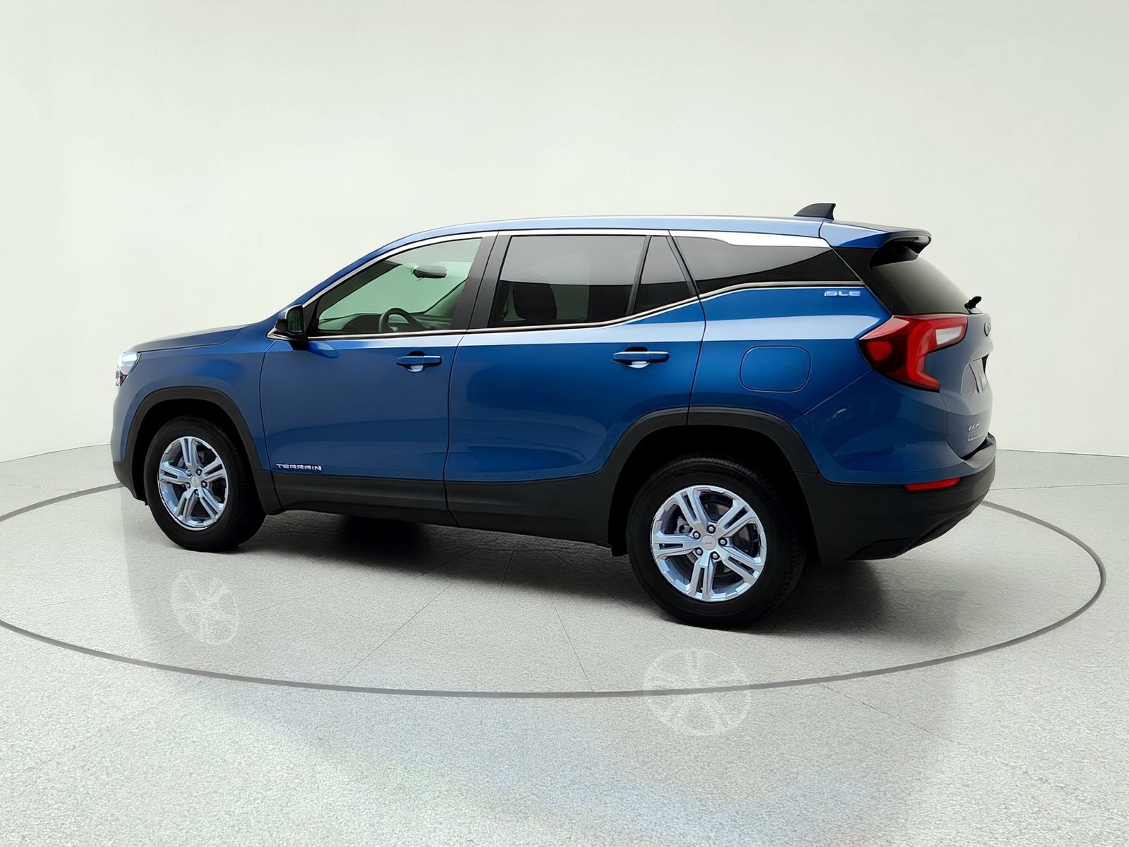 Used 2024 GMC Terrain SLE AWD/4WD image 5