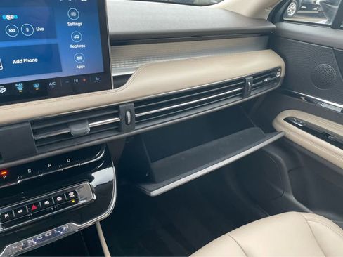 Used 2024 Lincoln Corsair AWD image 26