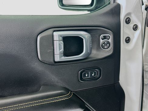 Used 2024 Jeep Wrangler Unlimited Sahara AWD/4WD image 15