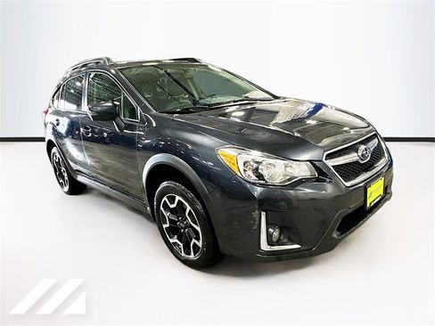 Used 2017 Subaru Crosstrek 2.0i Limited image 3