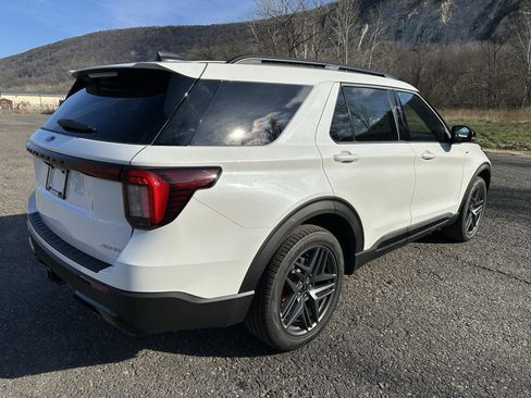 New 2026 Ford Explorer ST-Line w/ ST-Line Street Pack image 4