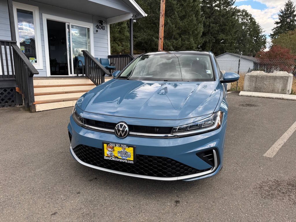 Used 2025 Volkswagen Jetta SE FWD image 17