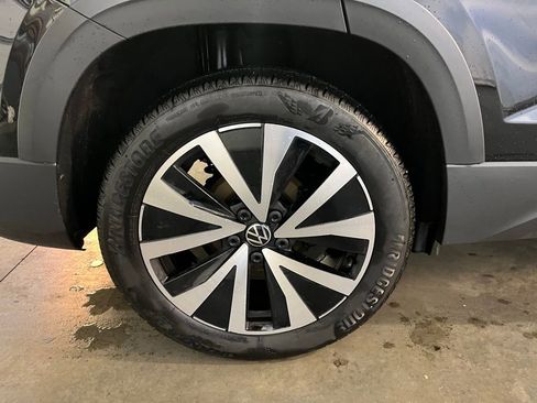 Used 2023 Volkswagen Taos SE w/ Panoramic Sunroof Package image 33