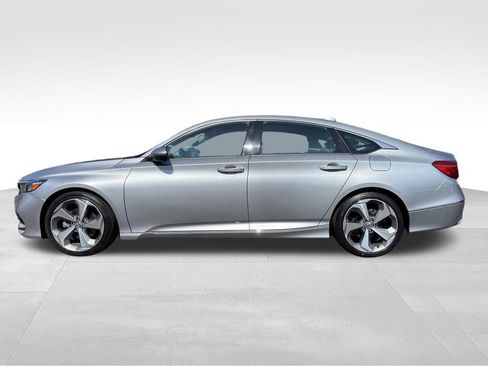 Used 2018 Honda Accord Touring image 2