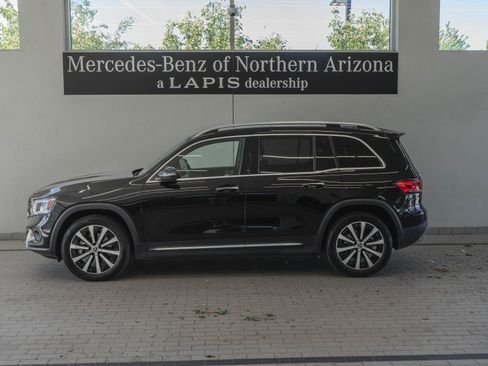 Used 2023 Mercedes-Benz GLB 250 4MATIC image 2