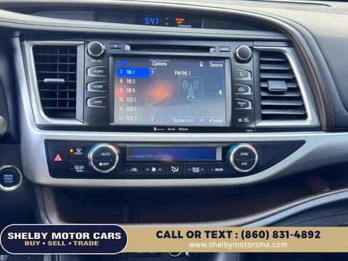 Used 2017 Toyota Highlander XLE AWD/4WD image 13