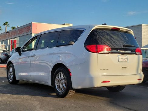 Used 2024 Chrysler Voyager LX image 2