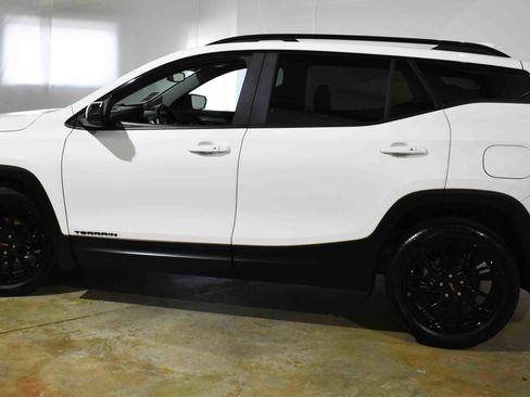 Used 2024 GMC Terrain SLE w/ Driver Convenience Package image 6