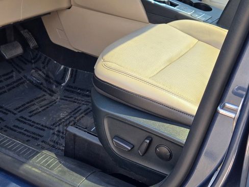 Used 2020 Ford Escape Titanium w/ Titanium Premium Package 2.0 image 24