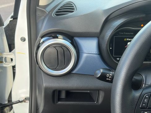 New 2025 Nissan Versa SV image 15