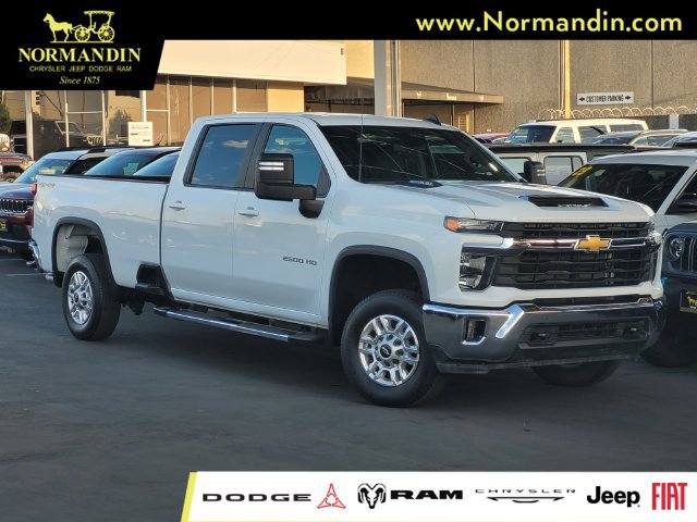 Used 2025 Chevrolet Silverado 2500 LT w/ Convenience Package AWD/4WD image 1